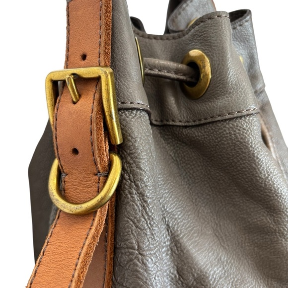 Vintage Fossil Drawstring Bag. Gray Color, 100% Leather. - Picture 4 of 8